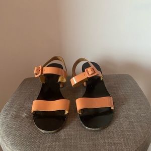 Cute patent leather sandals by LOQ